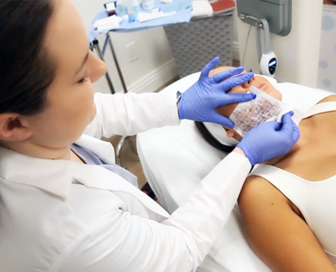 在卡爾加里，的價格，患者可能需要支付399美元至1,899美元之間，具體取決於所治療的區域。- 可以滿足從護膚霜到手術的需求。我們在卡爾加里辦事處的免費諮詢可為您提供專門針對您和您的需求的報價。